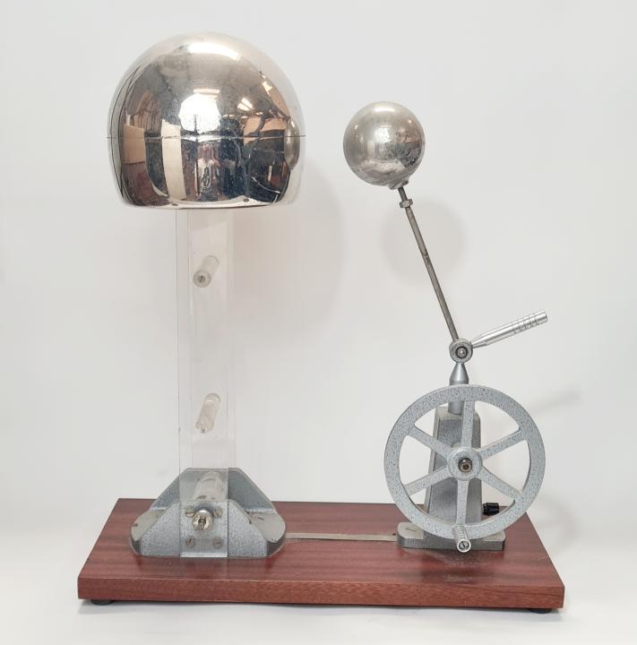 Van De Graaff Generators CURIOUS SCIENCE