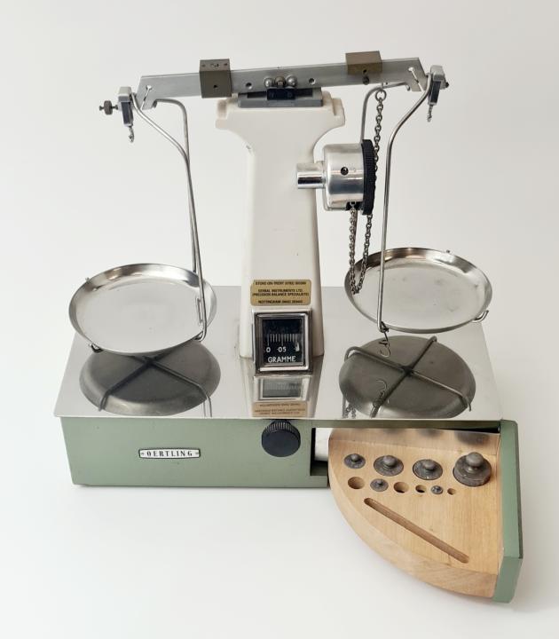 Laboratory Scales With Weights | CURIOUS SCIENCE image.