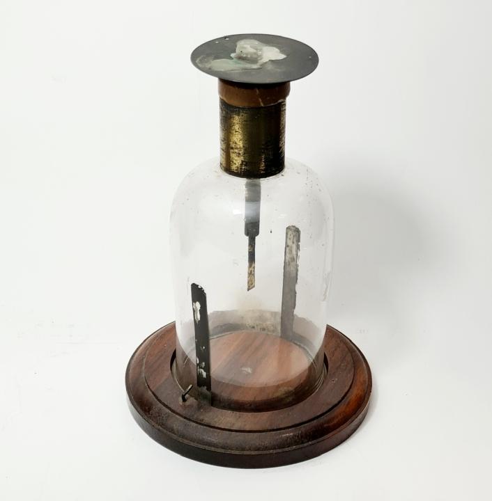Gold Leaf Electroscope CURIOUS SCIENCE