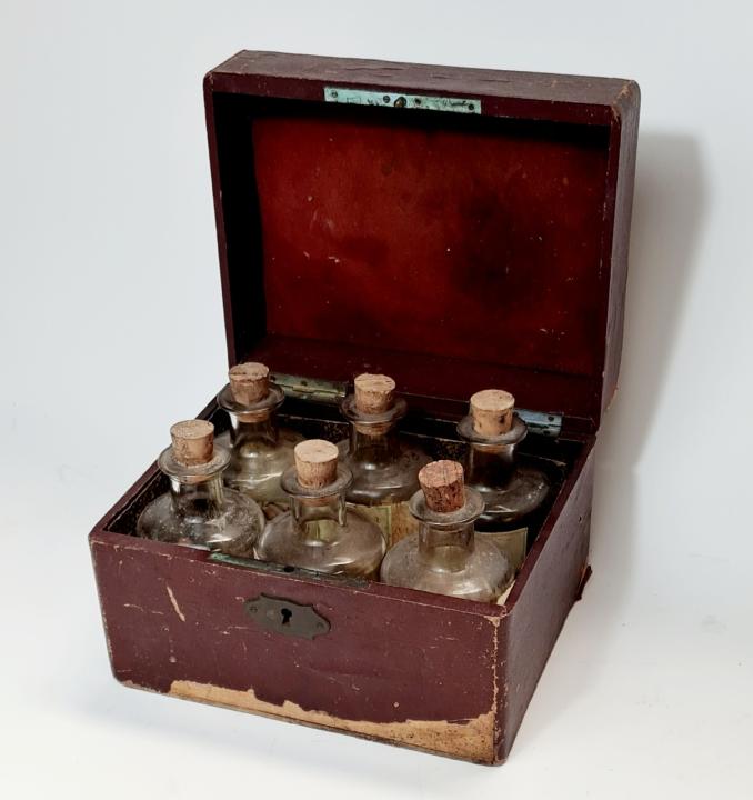 Dry Specimen Bottles In Case CURIOUS SCIENCE