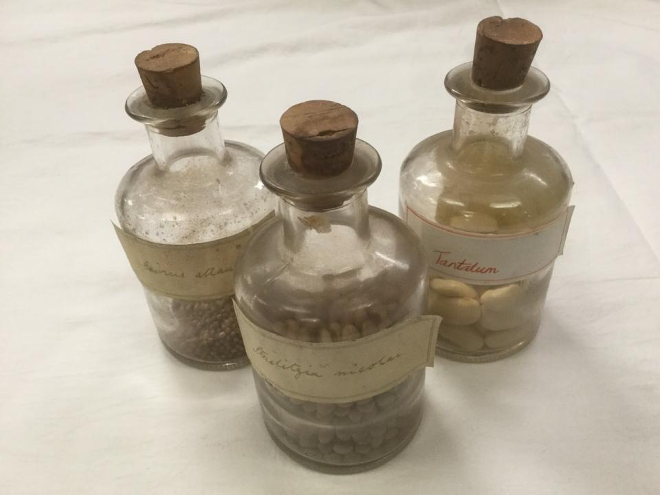 Small Period Dry Specimen Bottles CURIOUS SCIENCE