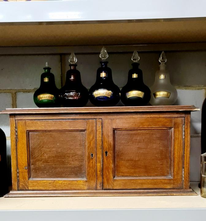 Small wooden medicine CURIOUS SCIENCE