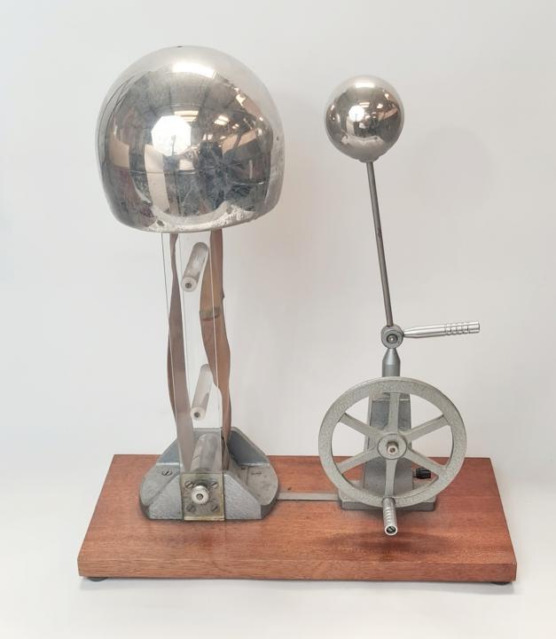 Van De Graaff Electrostatic Generator CURIOUS SCIENCE