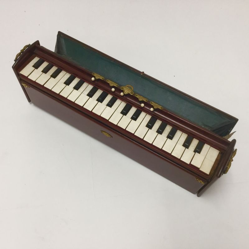 Indian harmonium CURIOUS SCIENCE