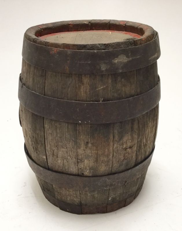 Old wooden barrel / keg CURIOUS SCIENCE