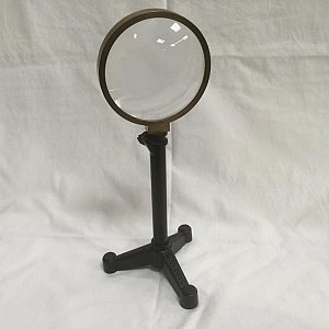 Desktop Magnifier With Tripod Base