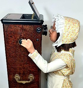 Child’s Pedestal Stereo Viewer