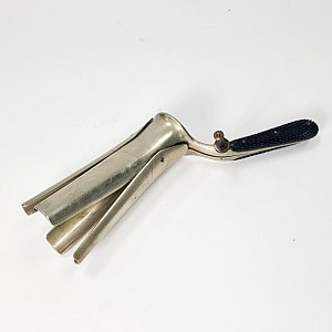 four bladed vaginal speculum