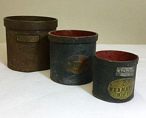 Metal measuring cups