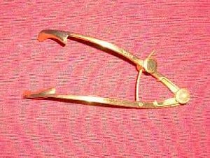 Eyelid retractor