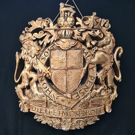 Large Royal Coat of Arms of the Uk