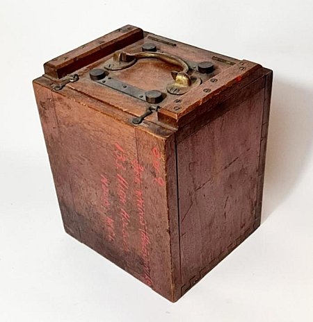 Sturdy I strument Case