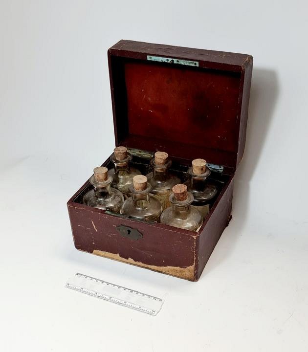 Dry Specimen Bottles In Case