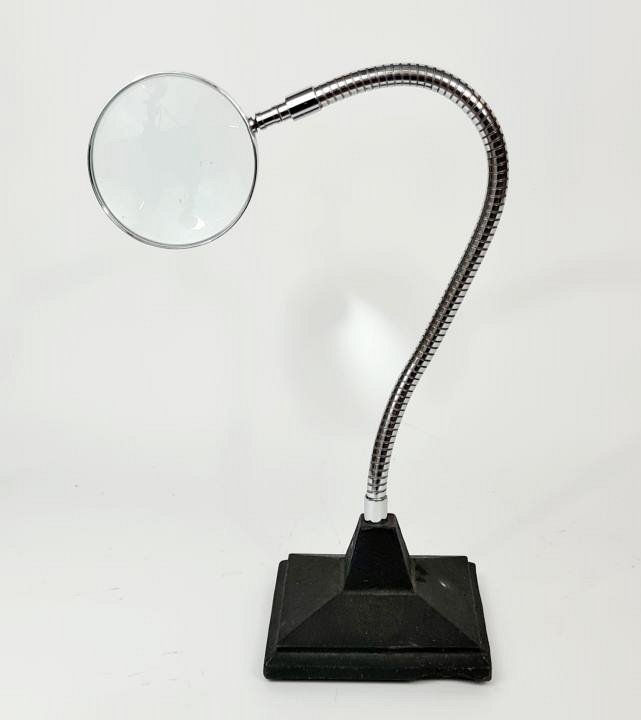 Magnifying Lens With Flexible Neck