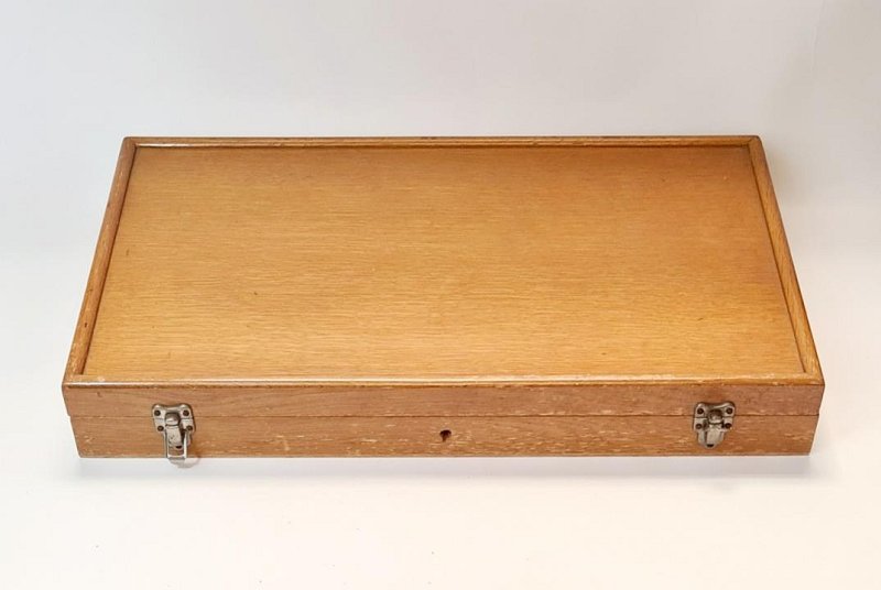 Case Of Optician’s Lenses