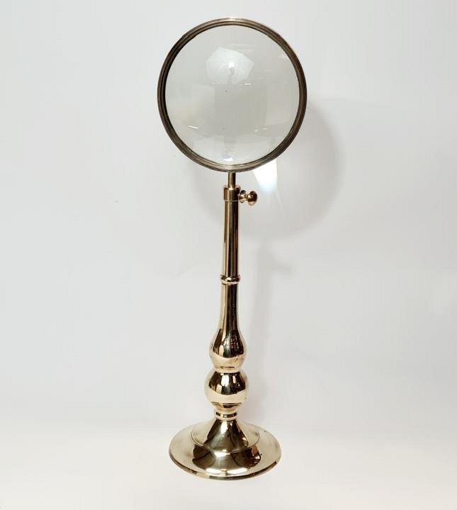 Adjustable Magnifier On Polished Decorative Base