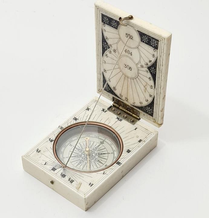 Antique Style Folding Compass
