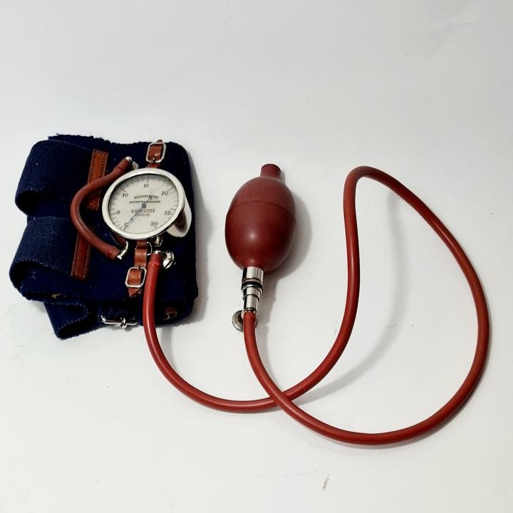 Period Blood Pressure Measure In Case - Sphygmomanometer