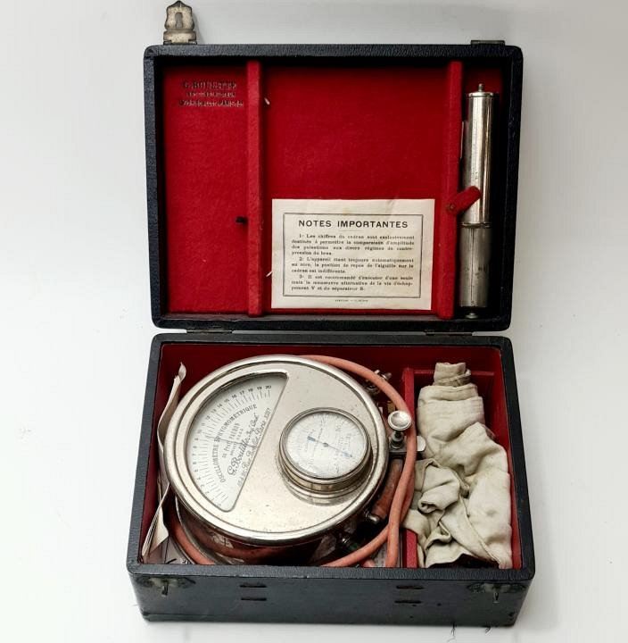 Period Cased Sphygmomanometer