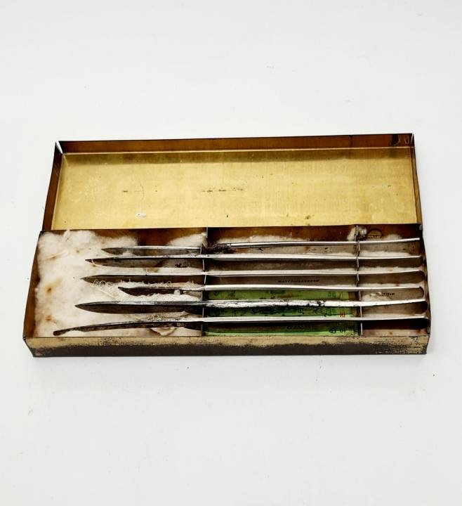 Scalpel Set In Metal Case