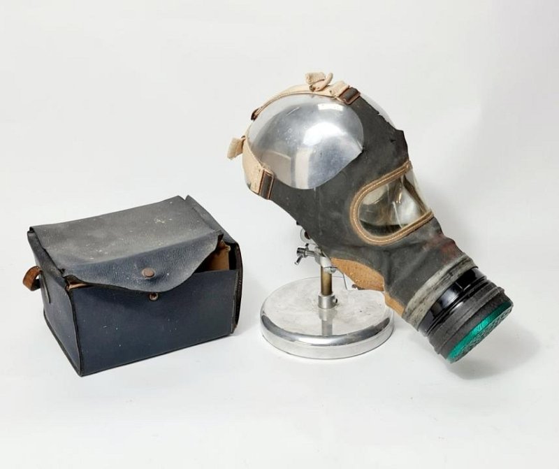 Gas Mask with Carry Case