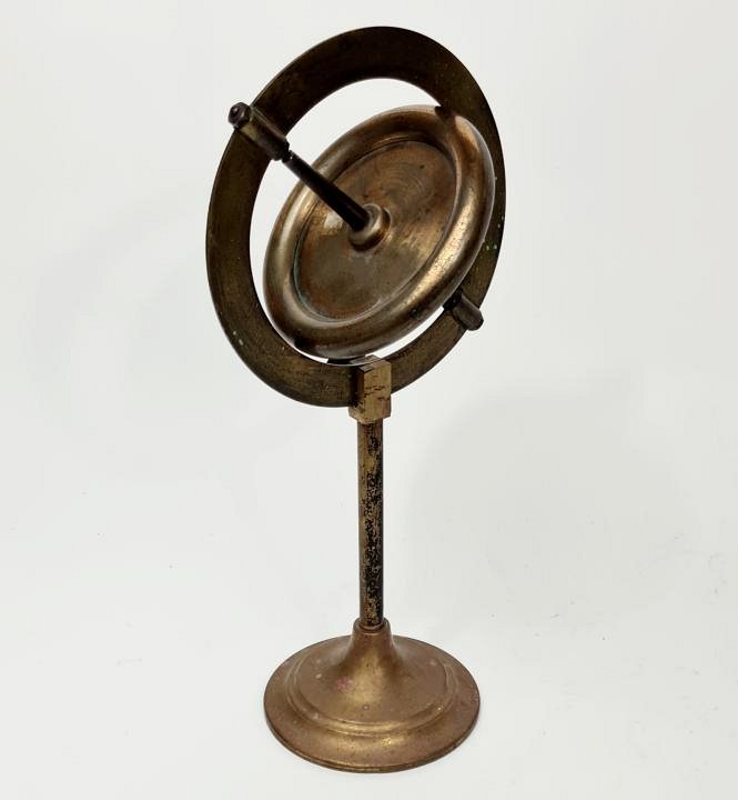 Gyroscope on plain stand