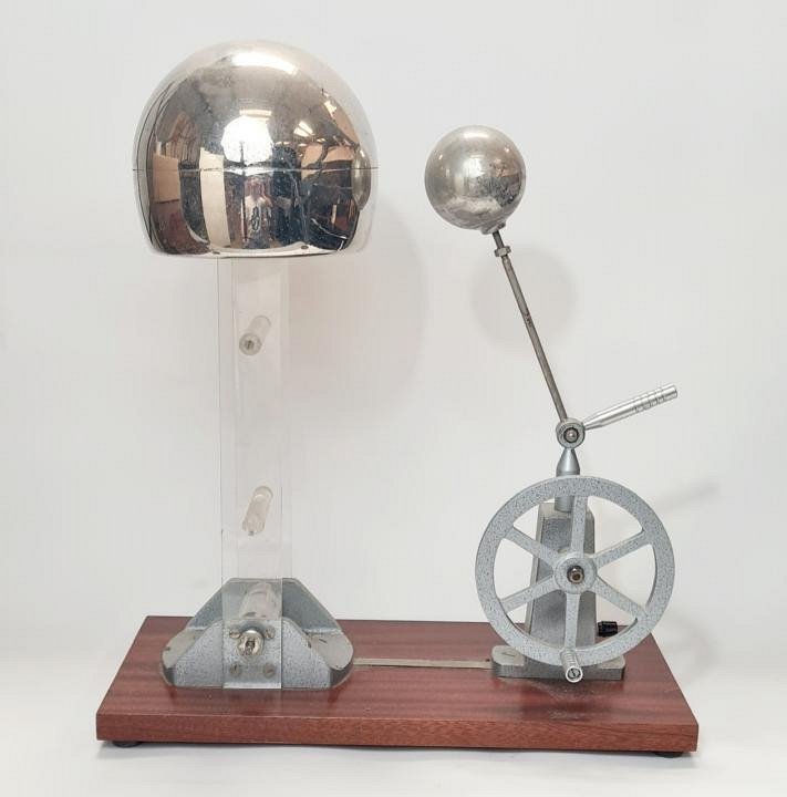 Van De Graaff Electrostatic Generator | SCIENCE