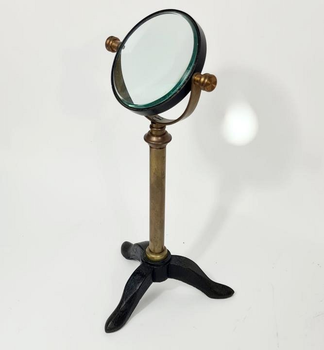 Magnifier on Tripod Base