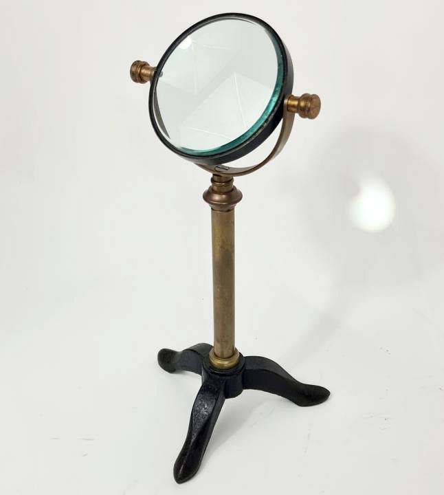 Magnifier on Tripod Base