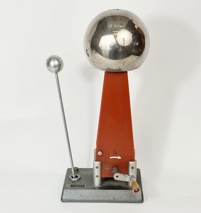 Van De Graaff Electrostatic Generator