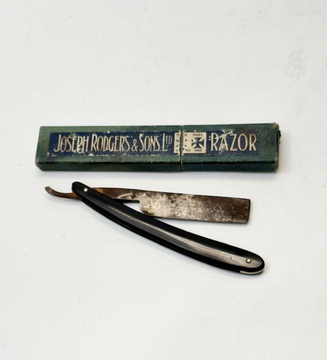 Vintage Straight Razor in Box