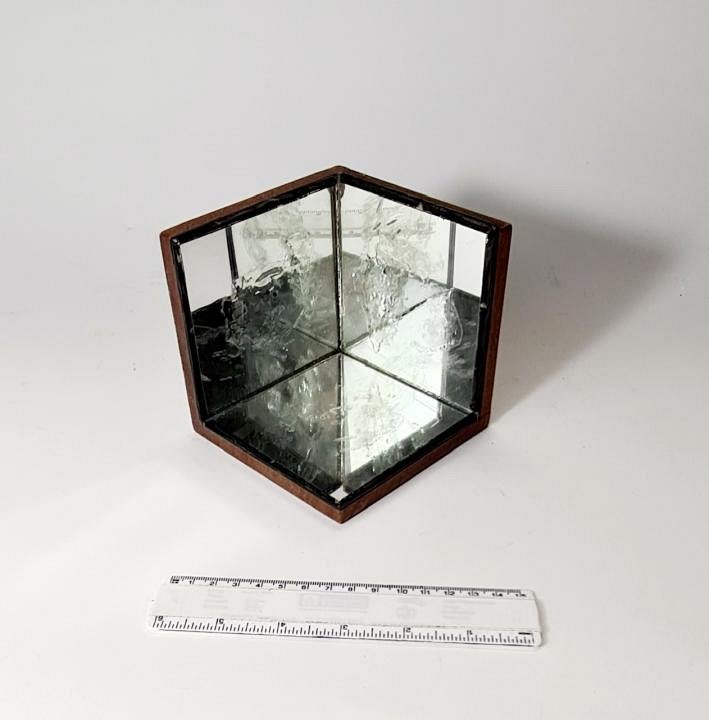 Mirrored Cube Apparatus