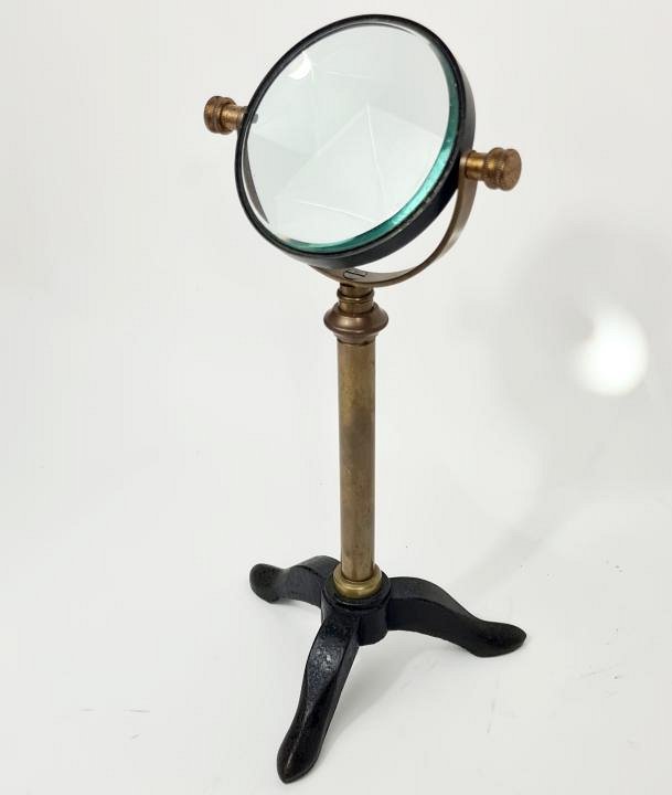 Magnifier on Tripod Base