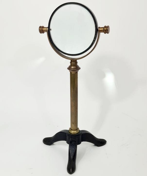 Magnifier on Tripod Base