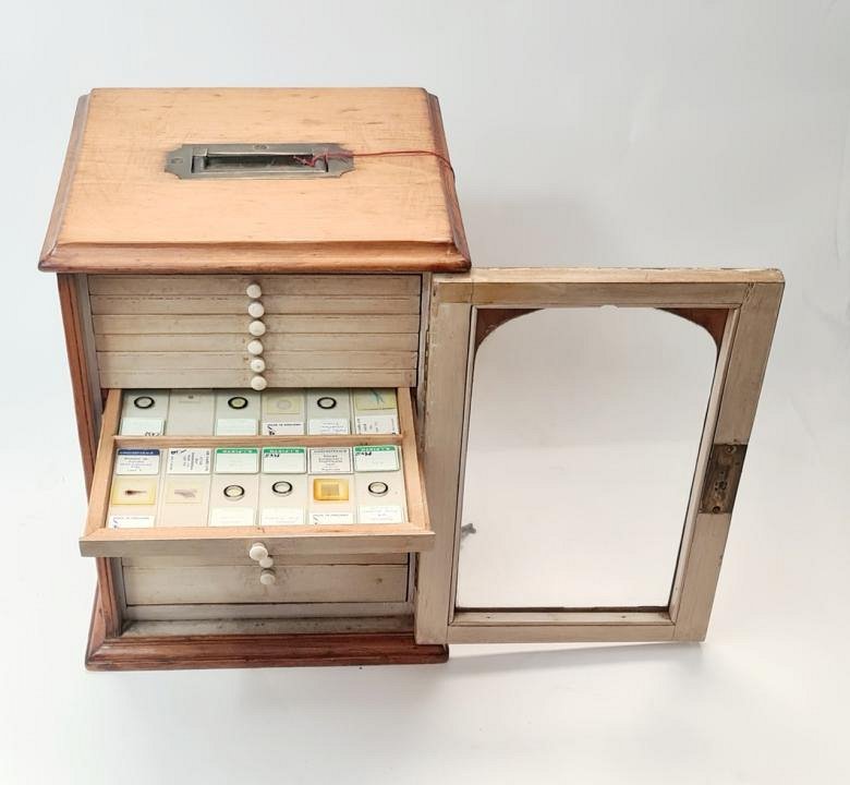 Small Slide Cabinet