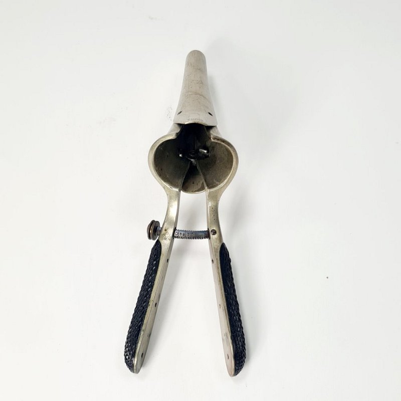 four bladed vaginal speculum