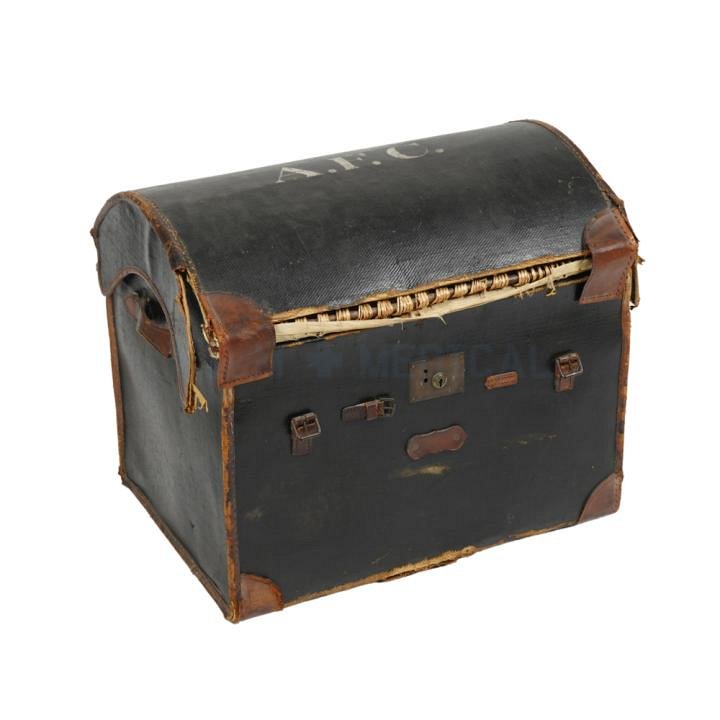 Large sea-chest / trunk / treasure-chest