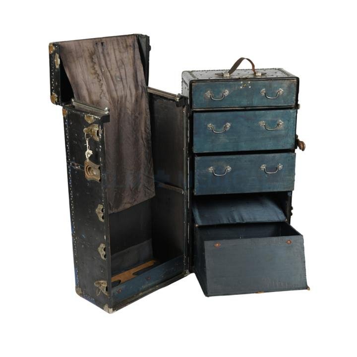 Large travelling trunk / sea-chest