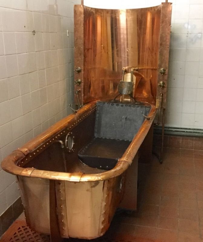 Copper bath with restraints.