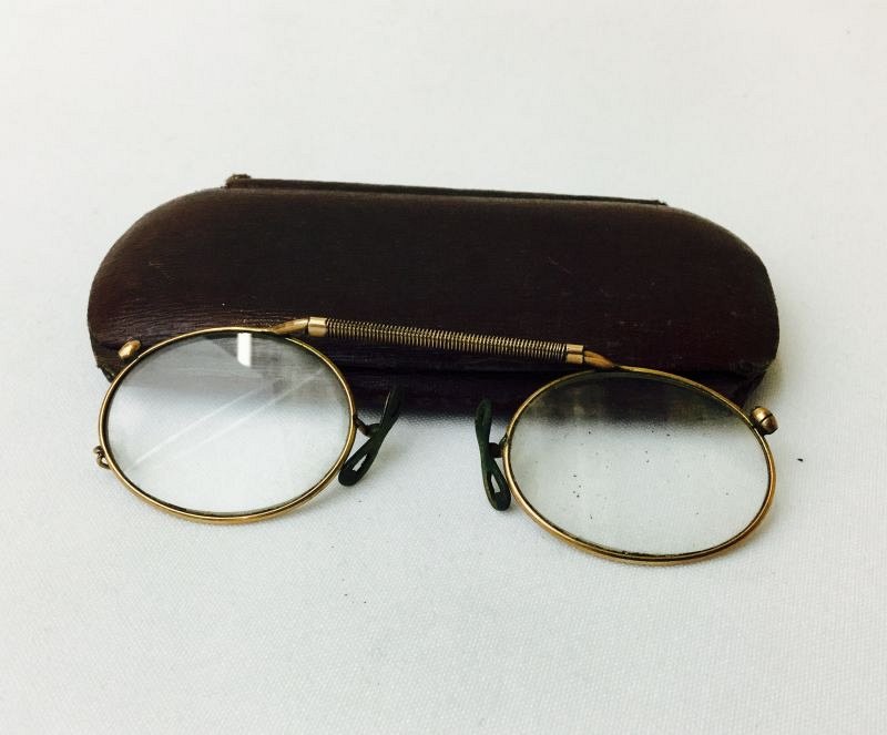 Pince-nez with case