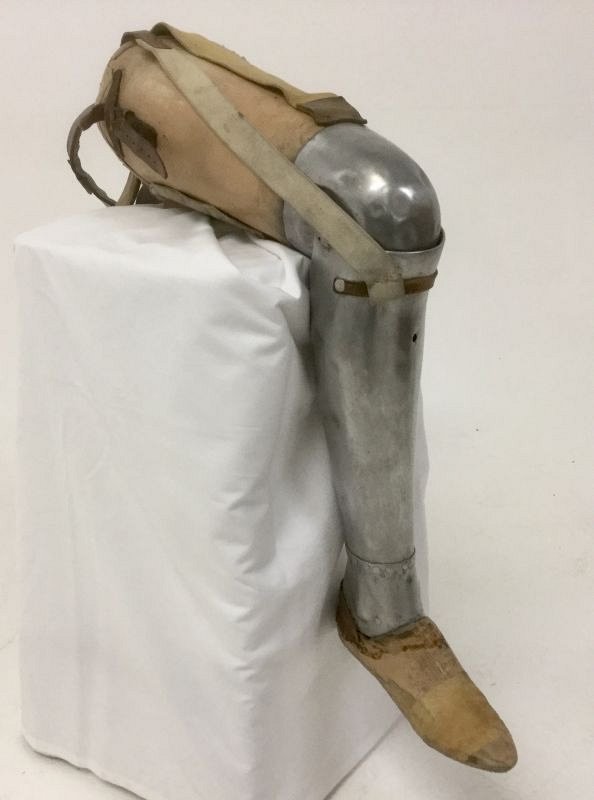 Prosthetic leg