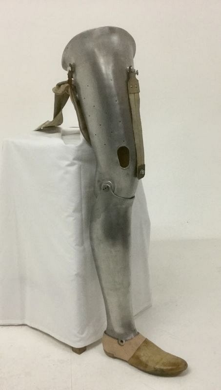 Prosthetic leg