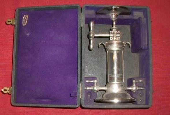 Cased syringe pump